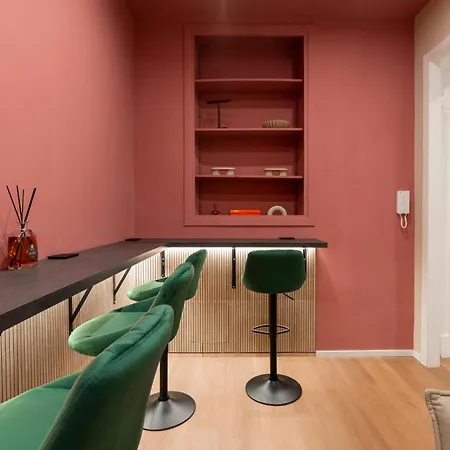 Rerent Rooms - 81 Manzoni Guesthouse