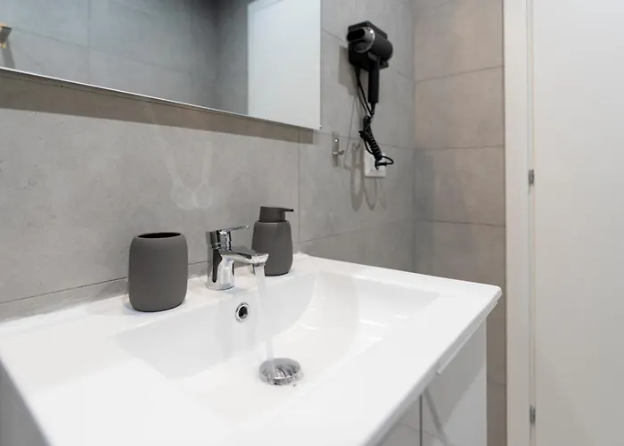 Rerent - 81 Manzoni Rome