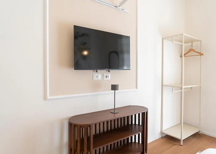 Rerent - 81 Manzoni 4* Rome