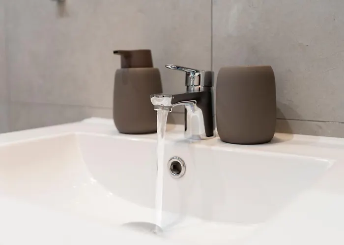 Rerent - 81 Manzoni 4* Rome